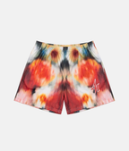 Short de sport 4Handle falling flower avec motif tie-dye floral abstrait orange, rouge et noir, orné du logo 4Handle blanc sur la jambe gauche.