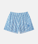Short de sport 4Handle Low blue avec motif imprimé texture écailles de crocodile bleu ciel et blanc, doté du logo éclair 4Handle bleu roi sur la jambe gauche.