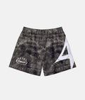 Short de sport 4Handle strange word black avec motif tie-dye texturé noir et anthracite, logo ovale imprimé et grand logo blanc asymétrique sur le côté.